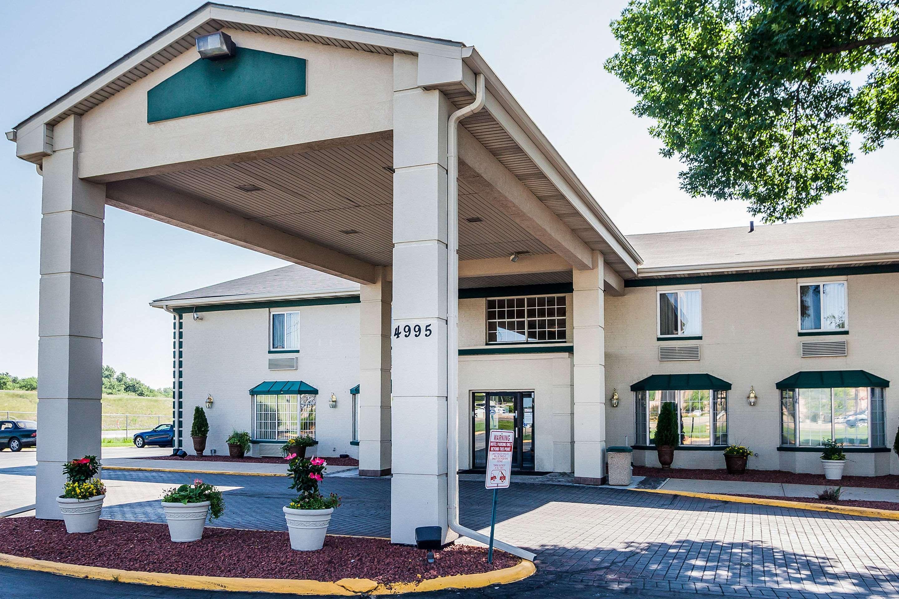 Quality Inn & Suites Des Moines - Merle Hay Road Urbandale Exterior photo