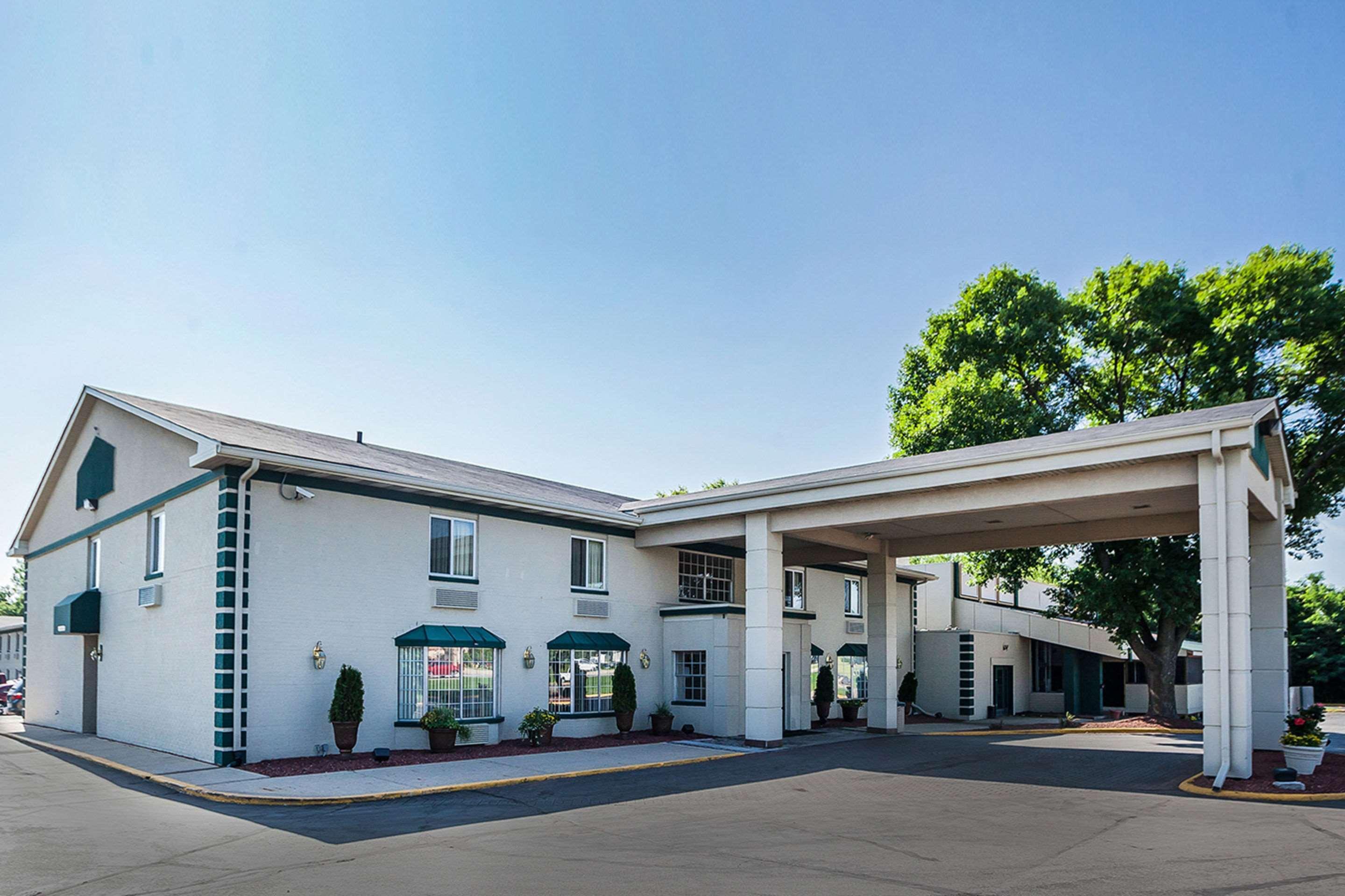 Quality Inn & Suites Des Moines Urbandale Exterior photo